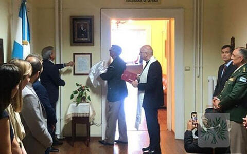 Mons. Santiago Olivera bendijo una imagen de santa Mama Antula en la Embajada Argentina en Italia